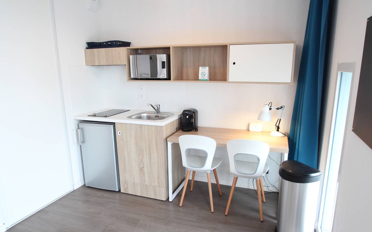 kitchenette appartement location saisonnière à La Rochelle