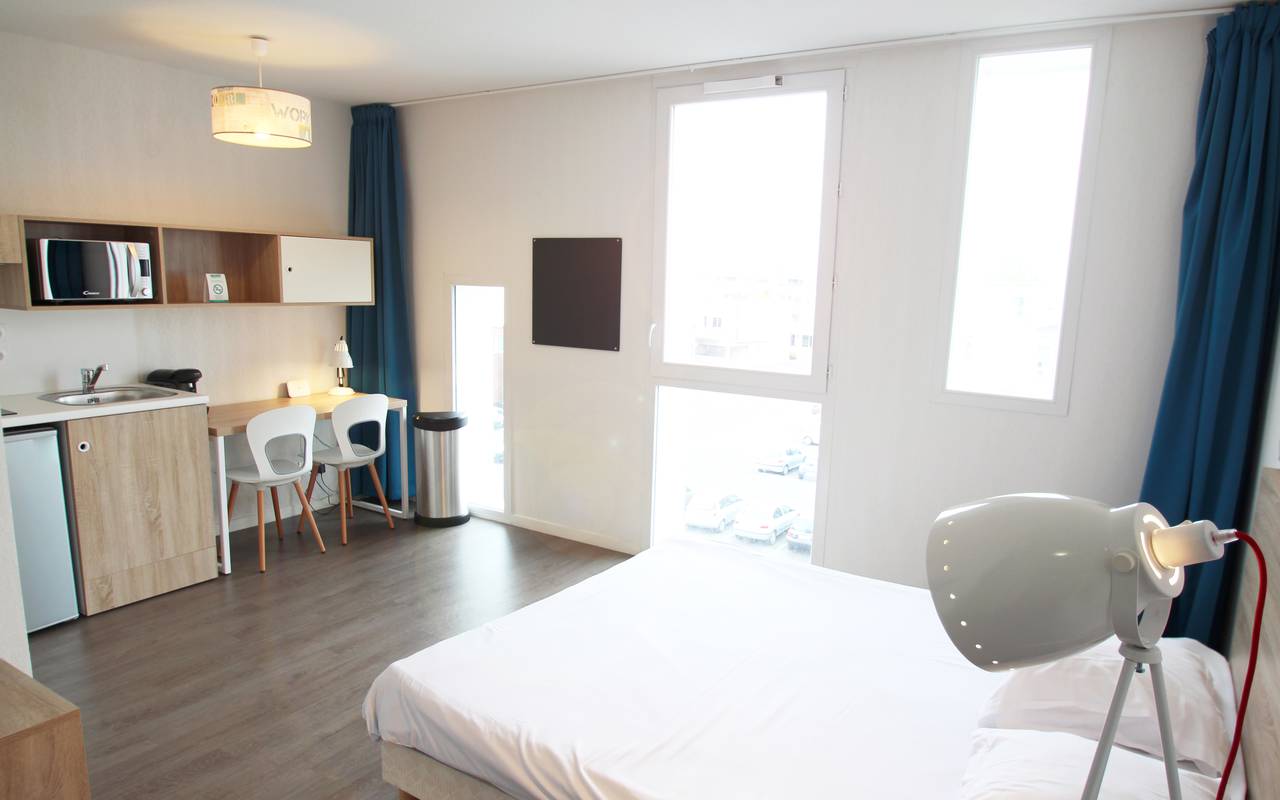 salon appartement location saisonnière à La Rochelle