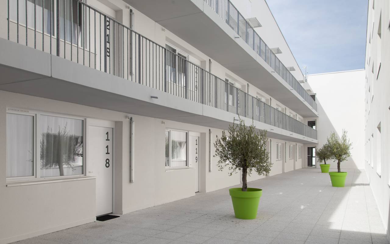 cour intérieure résidence location moyen séjour à La Rochelle