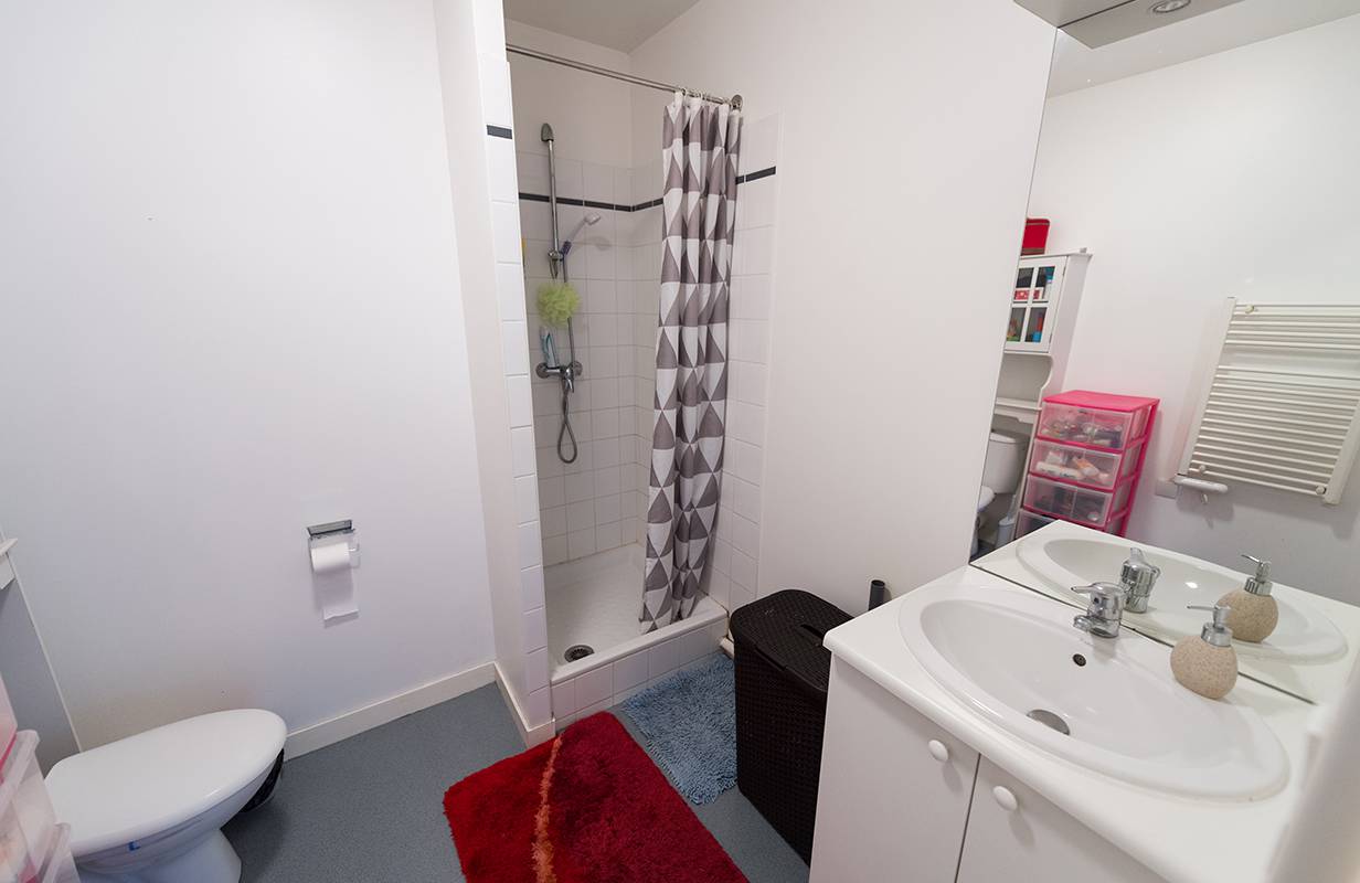 salle de bain appartement 3 pièces location moyen séjour à Nantes